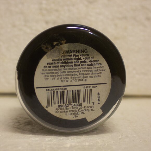 Yankee Candle Balsam & Cedar 3.7 oz Candle - Picture 2 of 3